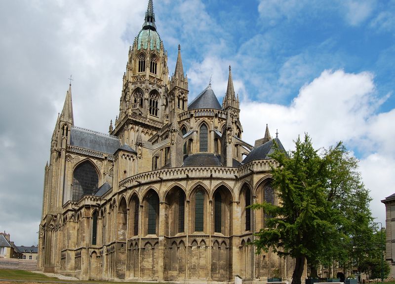 Fichier:Cathédrale de Bayeux - extérieur, chevet1.jpg