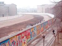 Le Mur de Berlin est l'un des symboles majeurs de la guerre froide.