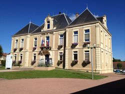 L'hôtel de ville d'Épinac.