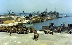 Préparatifs pour le débarquement en Normandie - juin 1944.jpg