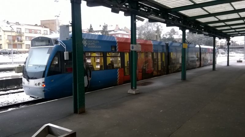 Fichier:Tram-train en gare de Sarreguemines.jpg