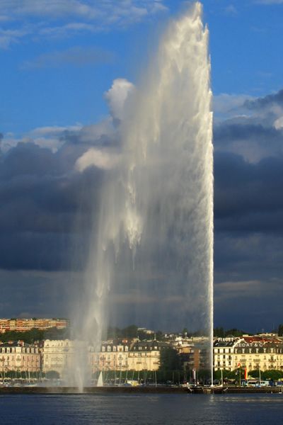Fichier:Jet-d'eau-Genève.jpg