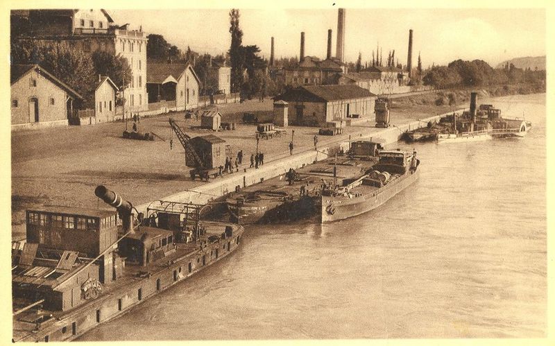 Fichier:2.3. Le port de Valence vers 1930.jpg