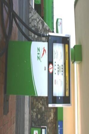Fichier:Pompe à carburant - station-service marocaine.jpg