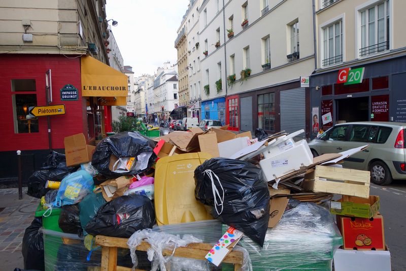 Fichier:Grève des éboueurs - Paris -2015.jpeg