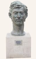 Portrait de bronze d'Hergé, à Angoulême.