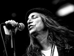 Patti Smith performing in Finland, 2007.jpg