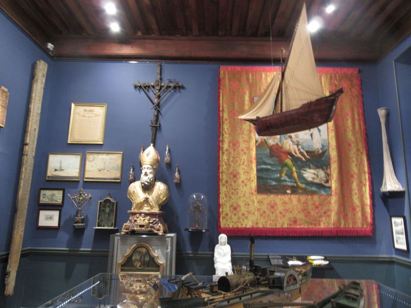 Fichier:Salle Rhône et mer Museon Arlaten.JPG