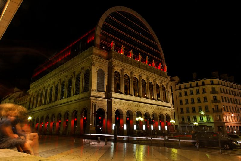 Fichier:Opéra de Lyon - de nuit.jpeg