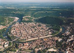 Le site historique de Besançon, dans une boucle du Doubs.