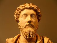 La barbe et les moustaches de l'empereur Marc Aurèle