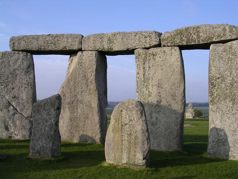 Fichier:Stonehenge Inside Facing NE April 2005.jpg