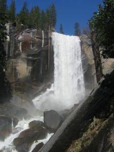 Chute d'eau dans le parc de Yosemite.