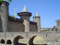 Localisation des hourds. Carcassonne (Aude). Reconstitution archéologique.