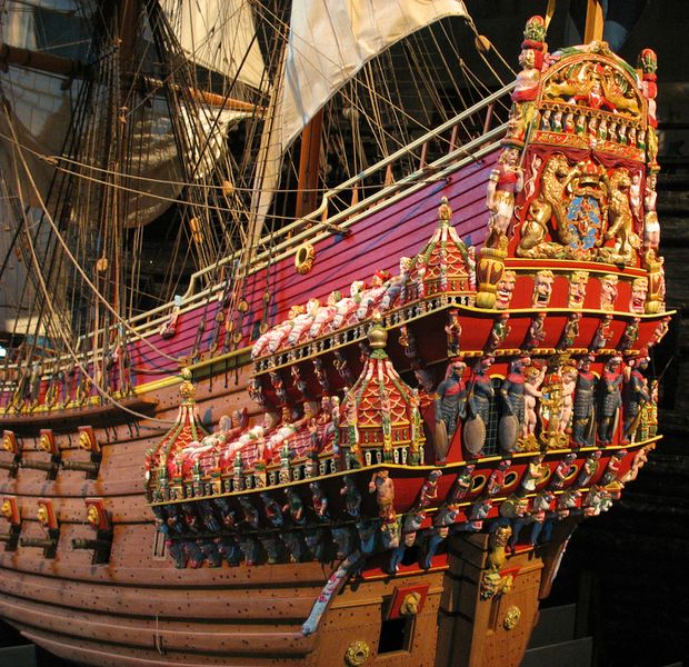 Fichier:Vasa - modèle poupe en couleurs.jpg