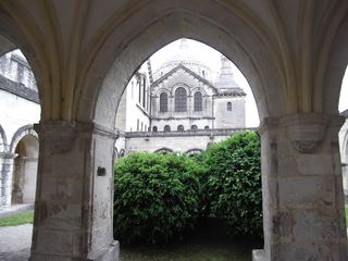 Cloître de la cathédrale Saint-Front.