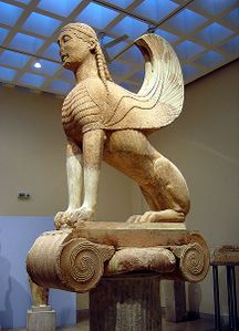 Sphinx des Naxiens, à Delphes.