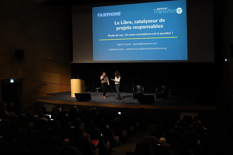 Fichier:Agnès Crepet et Isabelle Huynh - Journée du Libre Éducatif de Lyon - 2022.jpg