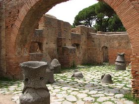Boulangerie et moulins romains à Ostie (port de Rome)