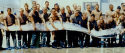 célèbre photo de 1996 montrant des soldats de la marine américaine avec un régalec, ce qui permet de bien voir sa taille. Cette image a été utilisée pour raconter que les marins avaient capturé un serpent de mer du Mékong, durant la guerre du Vietnam.