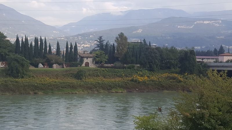 File:Vista fiume Adige.jpg