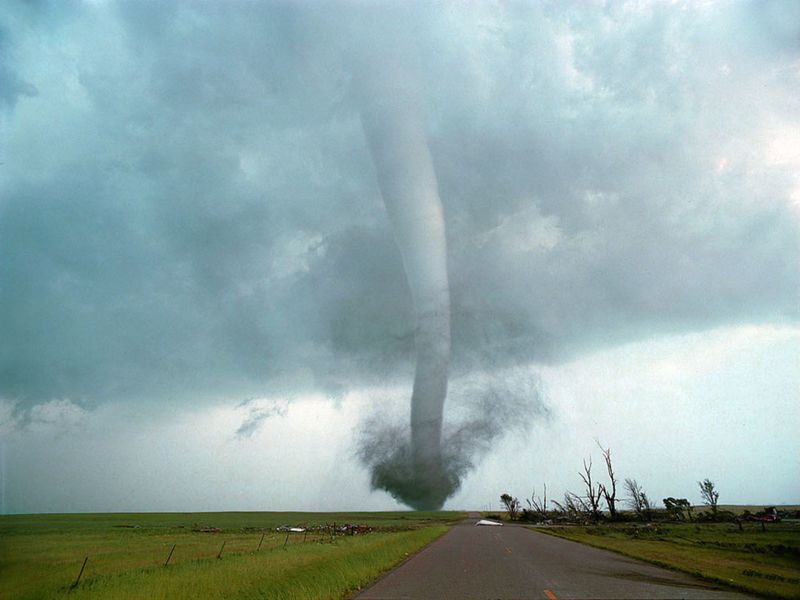 File:Ciclone-uragano-tornado-occhio.jpg